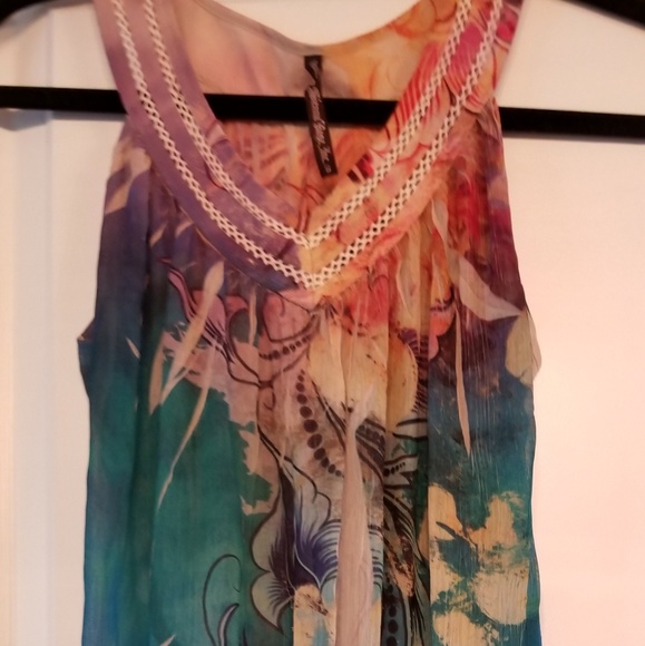 Women's Top - Picture 2 of 8